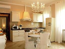 Villa in Montecarlo With Pool and Scenic Views
