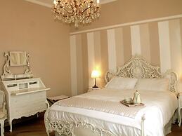 Villa in Montecarlo With Pool and Scenic Views