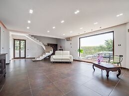 Villa in Nissoria With Private Pool