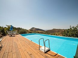 Villa in Nissoria With Private Pool