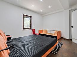 Villa in Nissoria With Private Pool