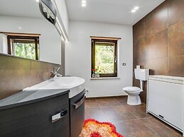 Villa in Nissoria With Private Pool
