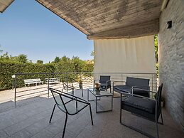 Villa in Nissoria With Private Pool
