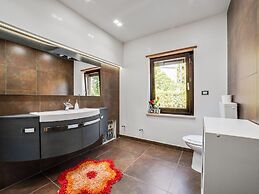 Villa in Nissoria With Private Pool