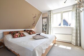 Enticing Holiday Home in Oude With Garden