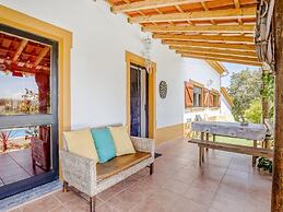 Carcavelos Villa With Pool