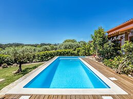 Carcavelos Villa With Pool