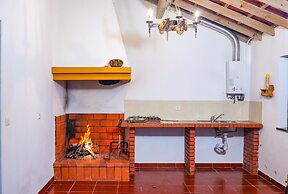 Carcavelos Villa With Pool