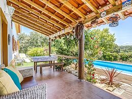 Carcavelos Villa With Pool