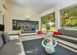 Villa in Pozzallo Near Sandy Beaches