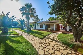 Villa in Pozzallo Near Sandy Beaches