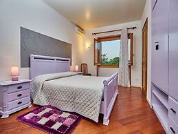 Villa in Pozzallo Near Sandy Beaches