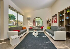 Villa in Pozzallo Near Sandy Beaches