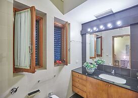 Villa in Pozzallo Near Sandy Beaches