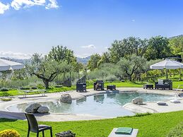 Lavish Home in Fermo With Pool