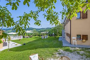 Villa in Pergola With Pool and Beach Nearby