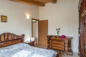 Villa in Pergola With Pool and Beach Nearby