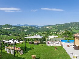 Villa in Pergola With Pool and Beach Nearby