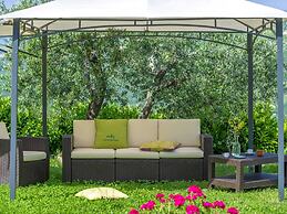 Villa in Pergola With Pool and Beach Nearby