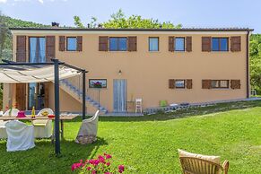 Villa in Pergola With Pool and Beach Nearby