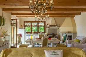 Villa in Pergola With Pool and Beach Nearby
