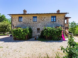 Cozy Stay With Scenic Views