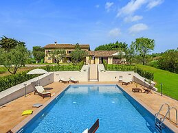Tranquil Retreat With Valley Views