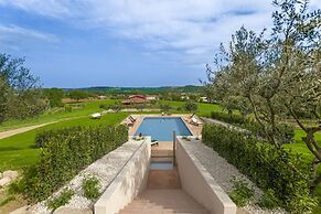 Tranquil Retreat With Valley Views