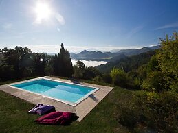Eco-retreat With Pool