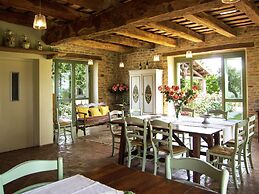 Villa w/ Wine Tours Near Beach