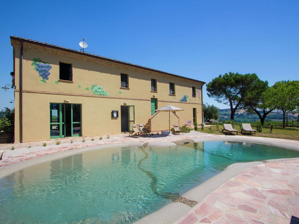 Villa w/ Wine Tours Near Beach