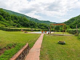 Apartment in Fosciandora With Pool
