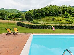 Apartment in Fosciandora With Pool