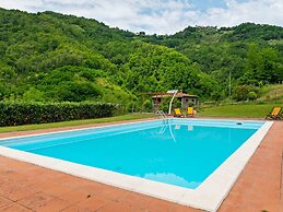 Apartment in Fosciandora With Pool