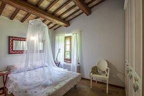 Marche Villa Close Culture