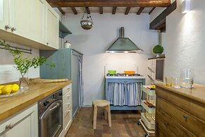Marche Villa Close Culture