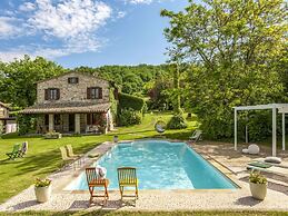 Marche Villa Close Culture