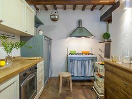 Marche Villa Close Culture