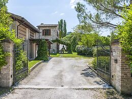 Marche Villa Close Culture