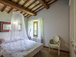 Marche Villa Close Culture