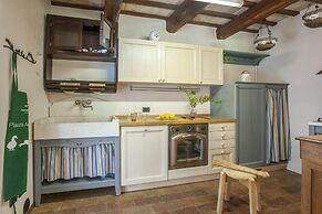 Marche Villa Close Culture