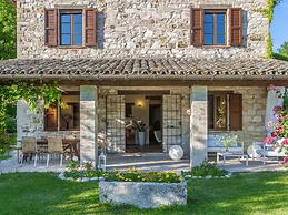 Marche Villa Close Culture