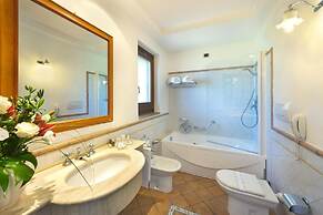 Holiday Home in Collazone With Pool & Sauna
