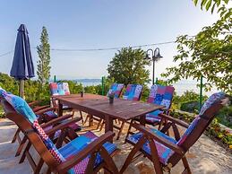 Gorgeous Villa in Tučepi with Private Swimming Pool