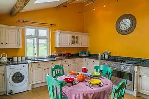 Idyllic Country Suite