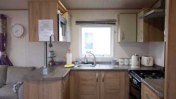 Excellent Caravan 4 Birth Sleeps 6 Tranquil Site