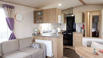 Excellent Caravan 4 Birth Sleeps 6 Tranquil Site
