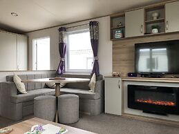 Excellent Caravan 4 Birth Sleeps 6 Tranquil Site