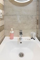 Spacious Studio Near City Center
