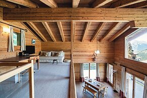 Authentic Swiss Spa Chalet Hot Tub & Sauna